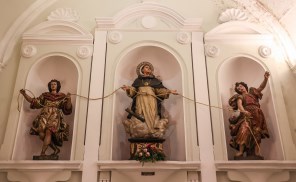 정결의 끈으로 묶인 성 토마스 아퀴나스_photo by Lawrence OP_in the Basilica of the Virgin of the Rosary in Guatemala City_Guatemala.jpg